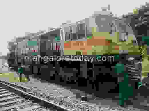 Goods train engine derails at Mangaluru Junction